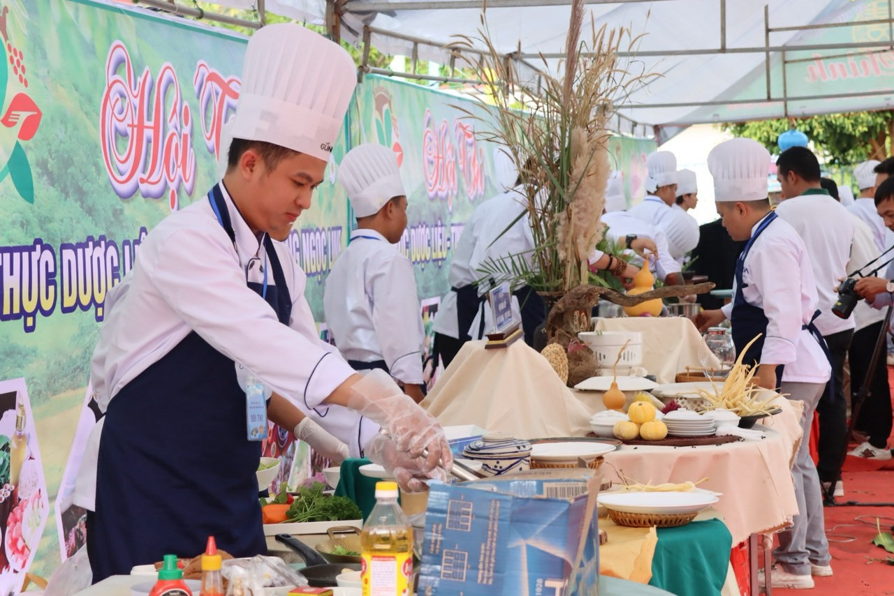 Hội thi thu hút 22 đội là người Xơ Đăng tham gia.