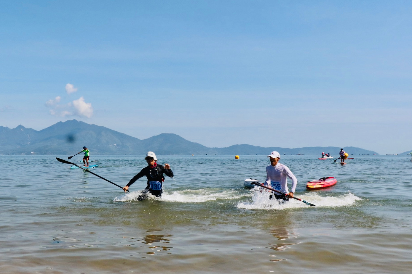 “Tôi hy vọng thông qua giải lần này sẽ thu hút thêm nhiều địa phương tham gia đầu tư, phát triển môn đua thuyền Sailing nói riêng, các môn thể thao biển nói chung và góp phần quảng bá rộng rãi loại hình thể thao biển đến người dân và du khách trên địa bàn thành phố”, ông Xử chia sẻ.