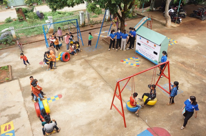 Nhiều mô hình khu vui chơi cho trẻ em DTTS được các cấp bộ Đoàn Kon Tum thực hiện Nhiều mô hình khu vui chơi cho trẻ em DTTS được các cấp bộ Đoàn Kon Tum thực hiện