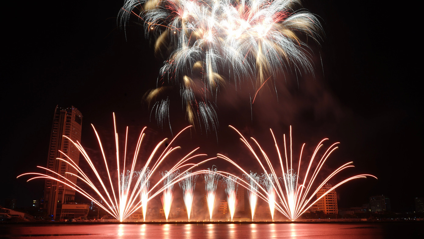 Mở đầu đêm chung kết, đội Italia đã có phần trình diễn với chủ đề "The power of art" (Sức mạnh của nghệ thuật) được lấy cảm hứng từ triển lãm nghệ thuật của nghệ sĩ người Italia Josè Angelino có tên “Gli Equilibri Fluidi” (Cân bằng chất lỏng) diễn ra ở Rome. Mở đầu đêm chung kết, đội Italia đã có phần trình diễn với chủ đề "The power of art" (Sức mạnh của nghệ thuật) được lấy cảm hứng từ triển lãm nghệ thuật của nghệ sĩ người Italia Josè Angelino có tên “Gli Equilibri Fluidi” (Cân bằng chất lỏng) diễn ra ở Rome.