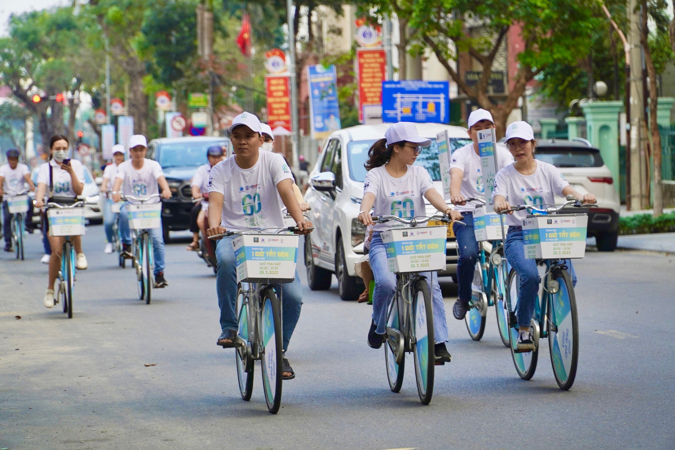 Theo Phó Giám đốc Công ty Điện lực Đà Nẵng, những hành động nhỏ của người dân thành phố sẽ góp phần bảo vệ môi trường, tài nguyên và bảo vệ Trái đất. Điều này vô cùng quan trọng trong việc hình thành ý thức sử dụng nguồn tài nguyên nói chung và năng lượng điện nói riêng một cách tiết kiệm, an toàn và hiệu quả. Ảnh: Thái Lâm