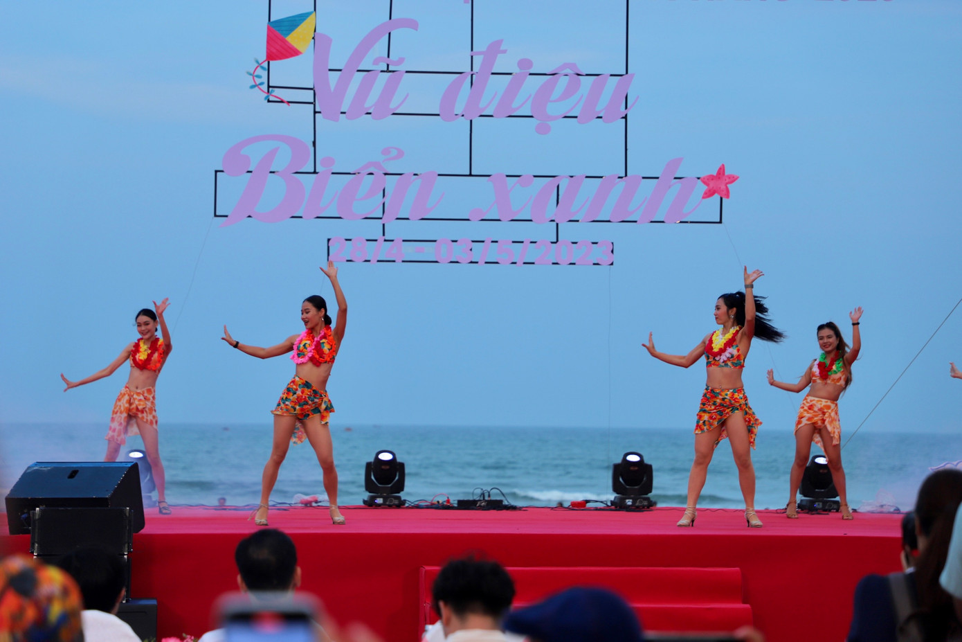 Chiều 28/4, tại Công viên Biển Đông (quận Sơn Trà, TP Đà Nẵng), Ban quản lý bán đảo Sơn trà và các bãi biển du lịch Đà Nẵng đã tổ chức lễ khai trương du lịch Biển Đà Nẵng năm 2023 với chủ đề “Vũ điệu biển xanh”. Ảnh: Thái Lâm.