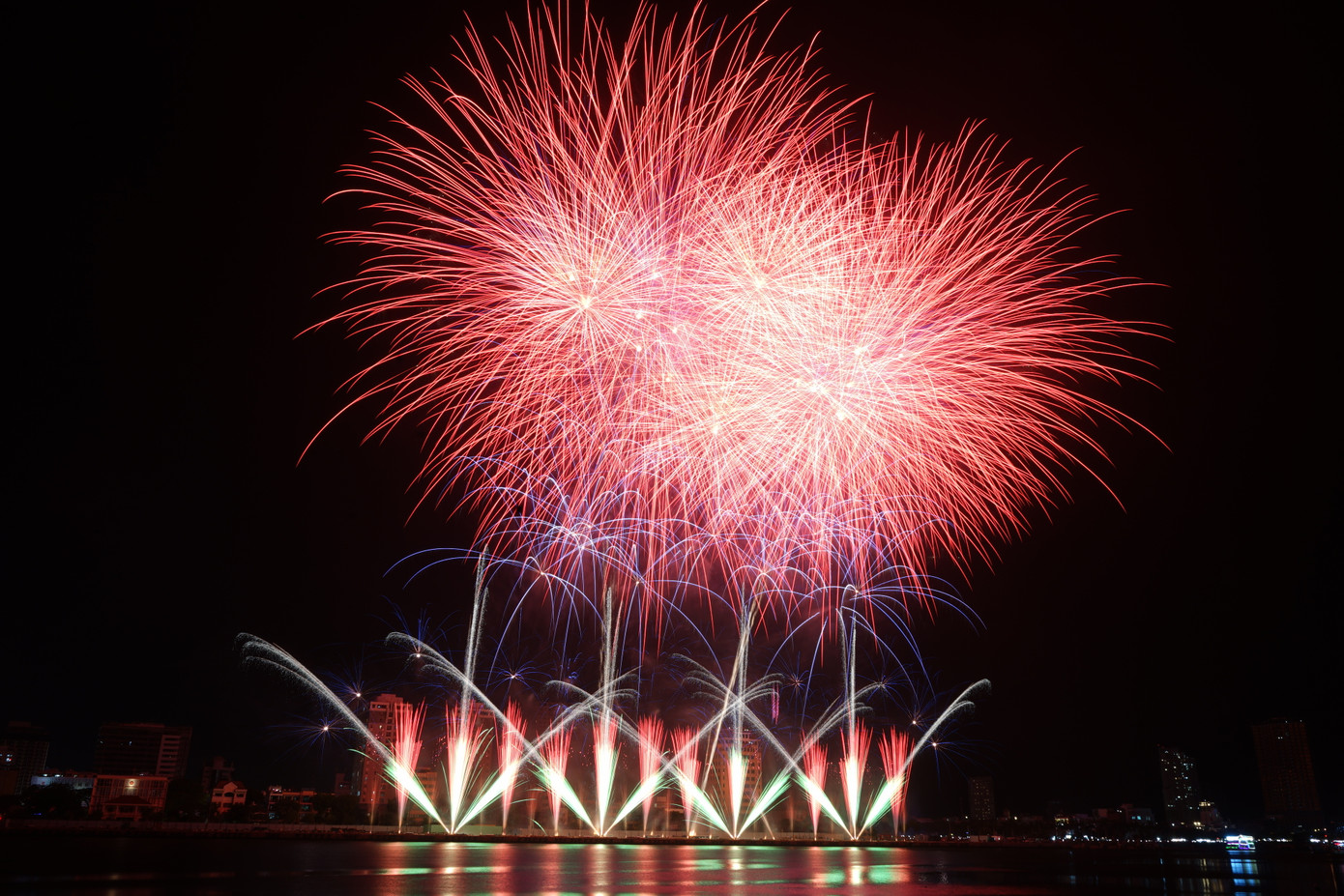 Khi chọn ca khúc Bay của Thu Minh, đội Pháp gần như làm “nổ tung” khán đài, trong khi đội Italia lại khiến toàn bộ khán đài xúc động, đồng thanh hát theo và đầy tự hào với Việt Nam trong tôi của Thùy Chi. Khi chọn ca khúc Bay của Thu Minh, đội Pháp gần như làm “nổ tung” khán đài, trong khi đội Italia lại khiến toàn bộ khán đài xúc động, đồng thanh hát theo và đầy tự hào với Việt Nam trong tôi của Thùy Chi.