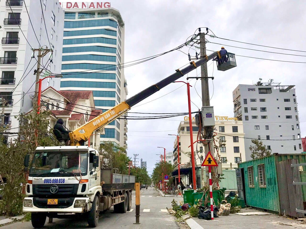 UBND TP Đà Nẵng yêu cầu Công ty TNHH MTV Điện lực Đà Nẵng phải xây dựng và tổ chức triển khai kế hoạch tiết kiệm điện; cải tạo lưới điện hạ thế.