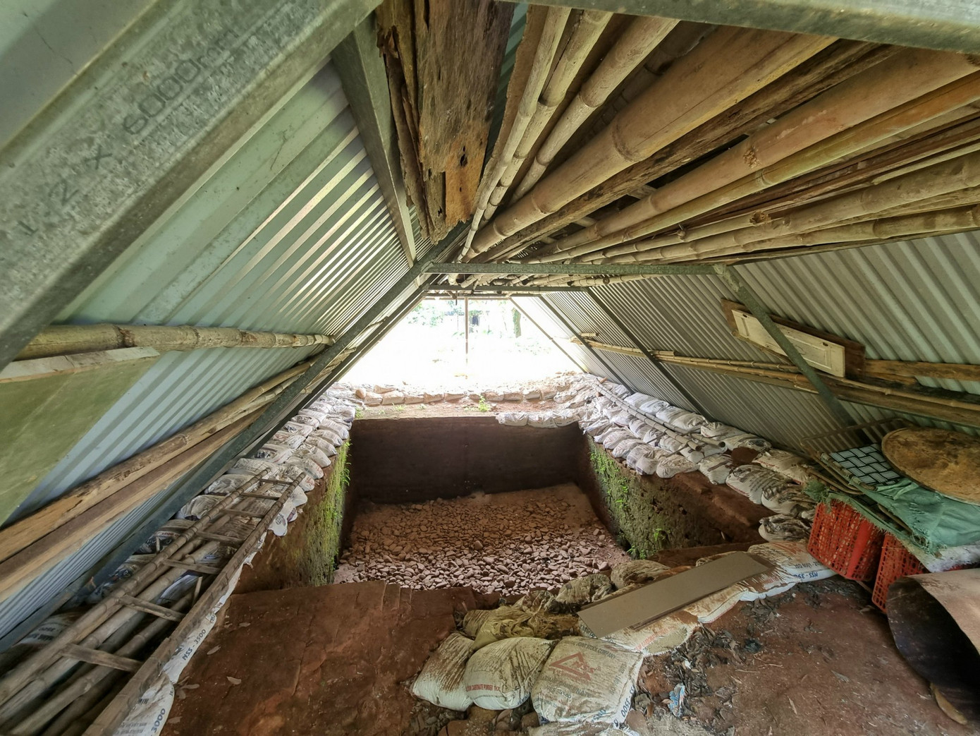 Cụ thể, vốn ngân sách để thực hiện gồm: Công tác giải tỏa đền bù, khảo cổ và bảo vệ di tích tại khu vực I: 4.403.830.500 đồng (hơn 4 tỷ đồng); Triển khai đầu tư dự án giai đoạn 2022-2027 (Bảo tàng Điêu khắc Chăm - cơ sở 2), với kinh phí khoảng 140.736.000.000 đồng (hơn 140 tỷ đồng). Vốn kêu gọi đầu tư, xã hội hóa: Triển khai đầu tư giai đoạn 2028-2032, đầu tư các hạng mục phát huy giá trị di tích tại khu vực III với kinh phí khoảng: 121.656.280.000 đồng (hơn 121 tỷ đồng). Được biết dự án sẽ bắt đầu thực hiện trong năm 2023- 2027.