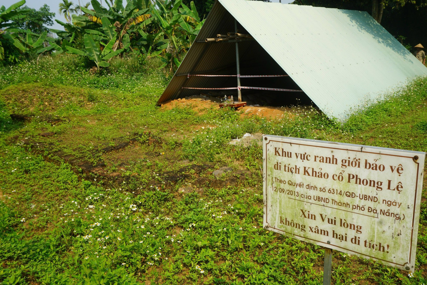 Phát hiện năm 2011, Di chỉ khảo cổ Chăm Phong Lệ được phát lộ và thực hiện khai quật khảo cổ lần đầu trên diện tích 500m2 vào tháng 5/2012. Nơi này được lấy tên theo tên làng Phong Lệ xưa. Ảnh: Thái Lâm.