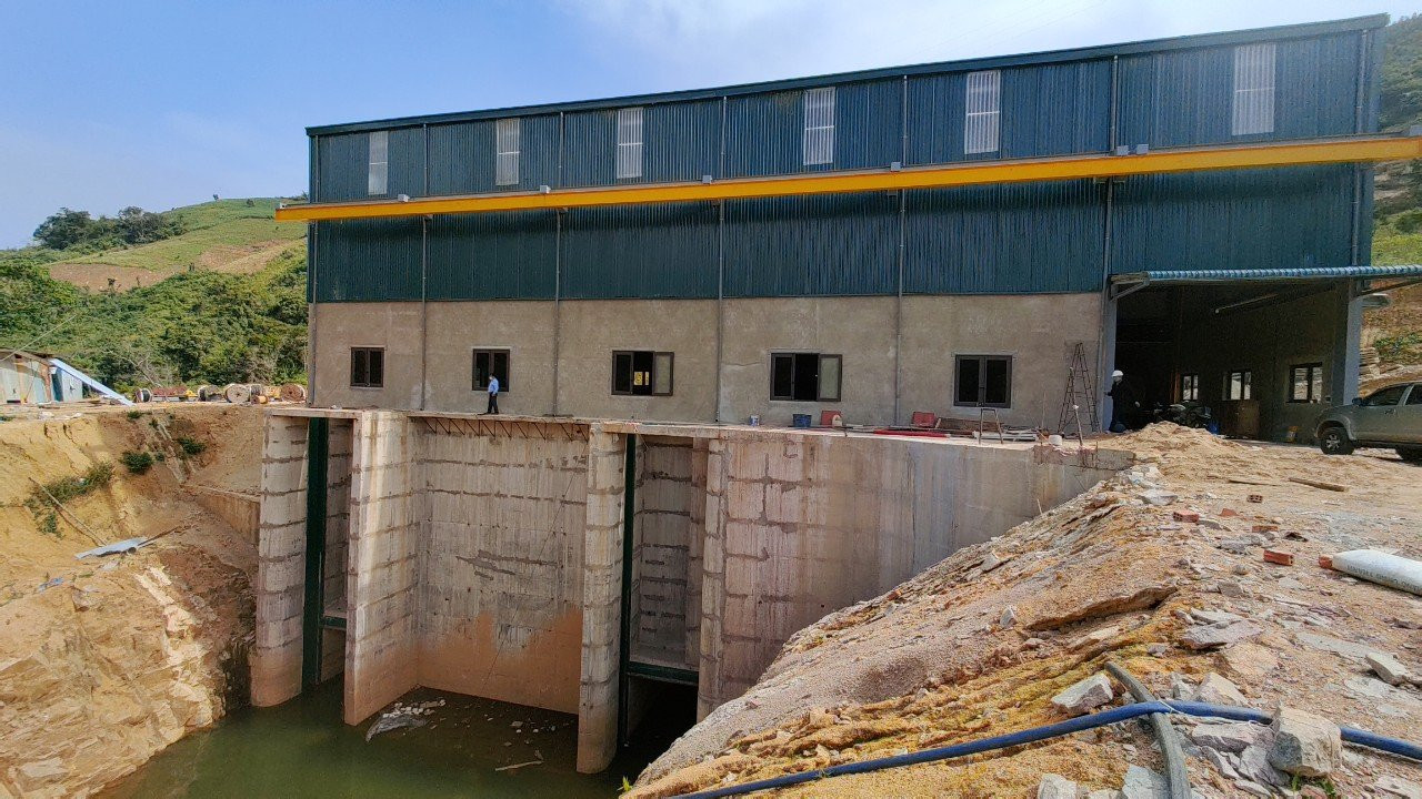 Đến nay, thuỷ điện đã thi công xong và đang làm thủ tục xin tích nước hồ chứa Đến nay, thuỷ điện đã thi công xong và đang làm thủ tục xin tích nước hồ chứa