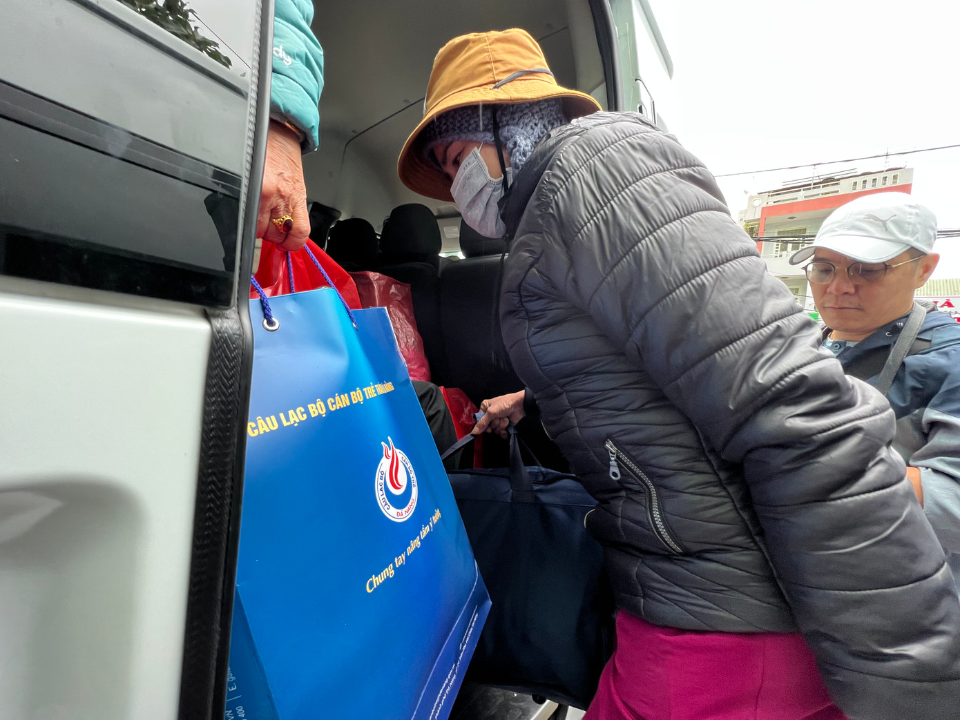 Dịp Tết đến Xuân về, là dịp thể hiện tinh thần nhiệt huyết cống hiến của đội ngũ cán bộ trẻ, đoàn viên thanh niên TP Đà Nẵng đến những người khó khăn. Dịp Tết đến Xuân về, là dịp thể hiện tinh thần nhiệt huyết cống hiến của đội ngũ cán bộ trẻ, đoàn viên thanh niên TP Đà Nẵng đến những người khó khăn.