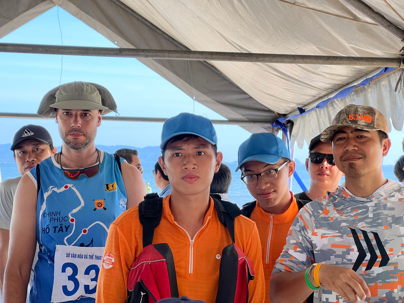 Giải năm nay thu hút 50 vận động viên nam, nữ của các tỉnh, thành như TPHCM, Hải Phòng, và Đà Nẵng tham dự. Trong ảnh: Trước khi giải bắt đầu, các vận động viên được hướng dẫn luật và cách chơi sup. Ảnh: Thái Lâm.