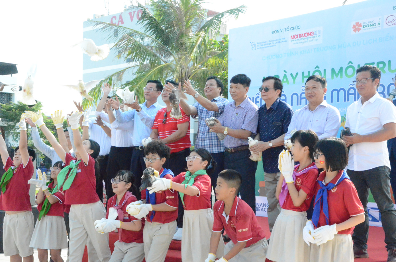 Bên cạnh chuỗi hoạt động vui chơi, Ban quản lý còn tổ chức thêm nhiều hoạt động bảo vệ tài nguyên thiên nhiên, bảo vệ môi trường rừng, biển như: hoạt động Clean up Son Tra – Vì một Sơn Trà Xanh, Ngày hội Môi trường “Biển Đà Nẵng mãi trong xanh”...tuyên truyền nâng ý thức, trách nhiệm của cộng đồng người dân, du khách khi tham quan, du lịch tại bán đảo Sơn Trà và các bãi biển du lịch Đà Nẵng.