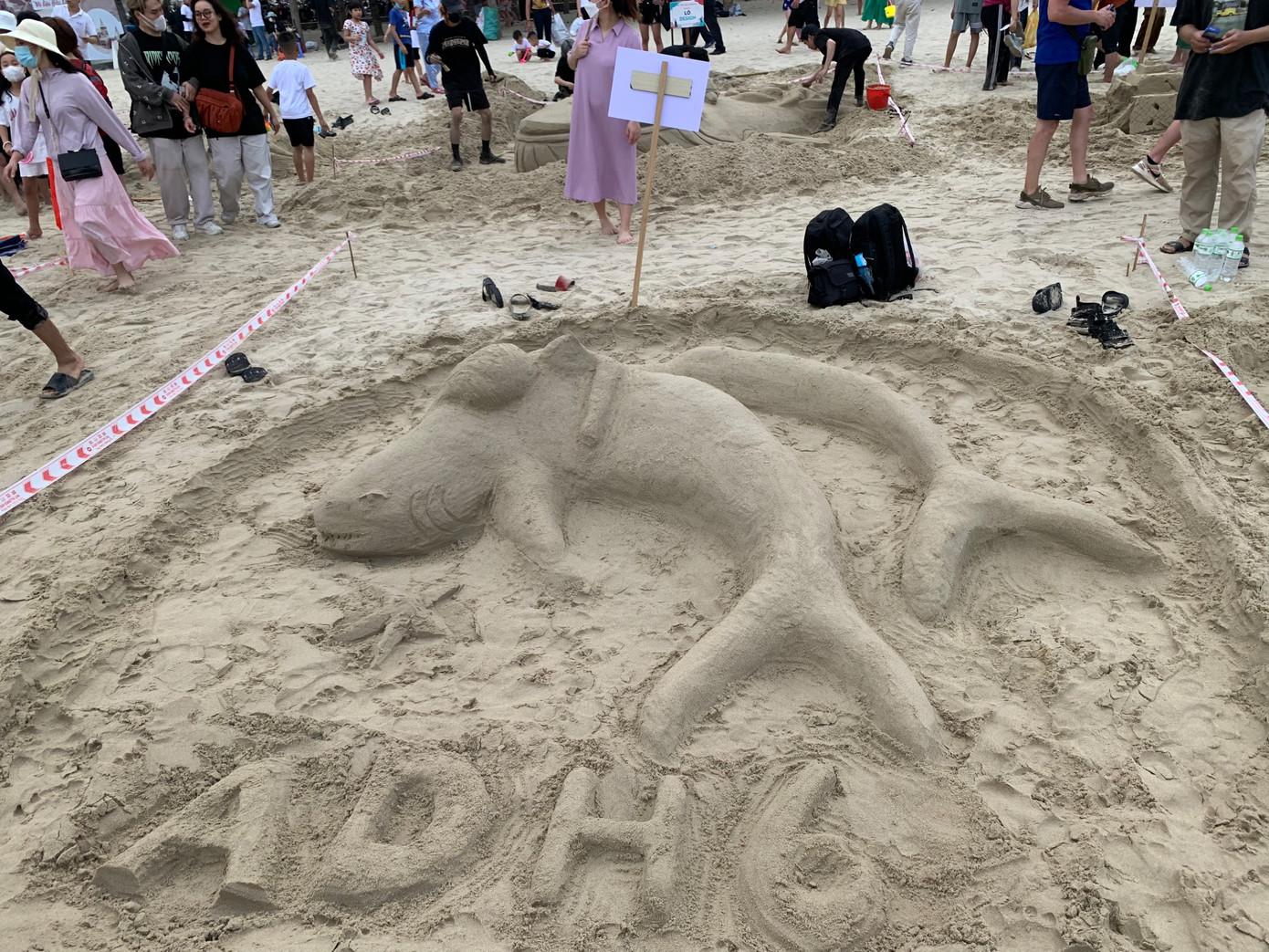 Các đội hoàn thành tác phẩm sau gần 5 giờ đồng hồ.