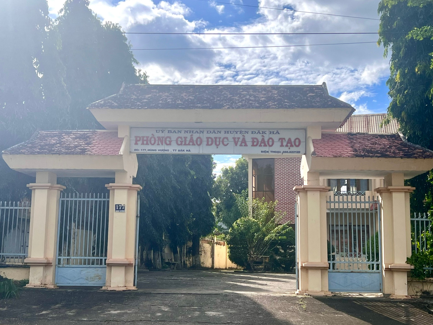 Trụ sở Phòng Giáo dục và Đào tạo huyện Đăk Hà (Kon Tum) Trụ sở Phòng Giáo dục và Đào tạo huyện Đăk Hà (Kon Tum)