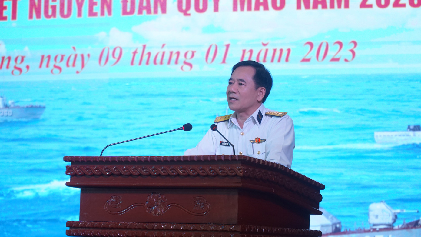 Đại tá Nguyễn Hữu Minh, Phó Chính uỷ Vùng 3 Hải quân phát biểu tại chương trình. Ảnh: Thái Lâm. Đại tá Nguyễn Hữu Minh, Phó Chính uỷ Vùng 3 Hải quân phát biểu tại chương trình. Ảnh: Thái Lâm.