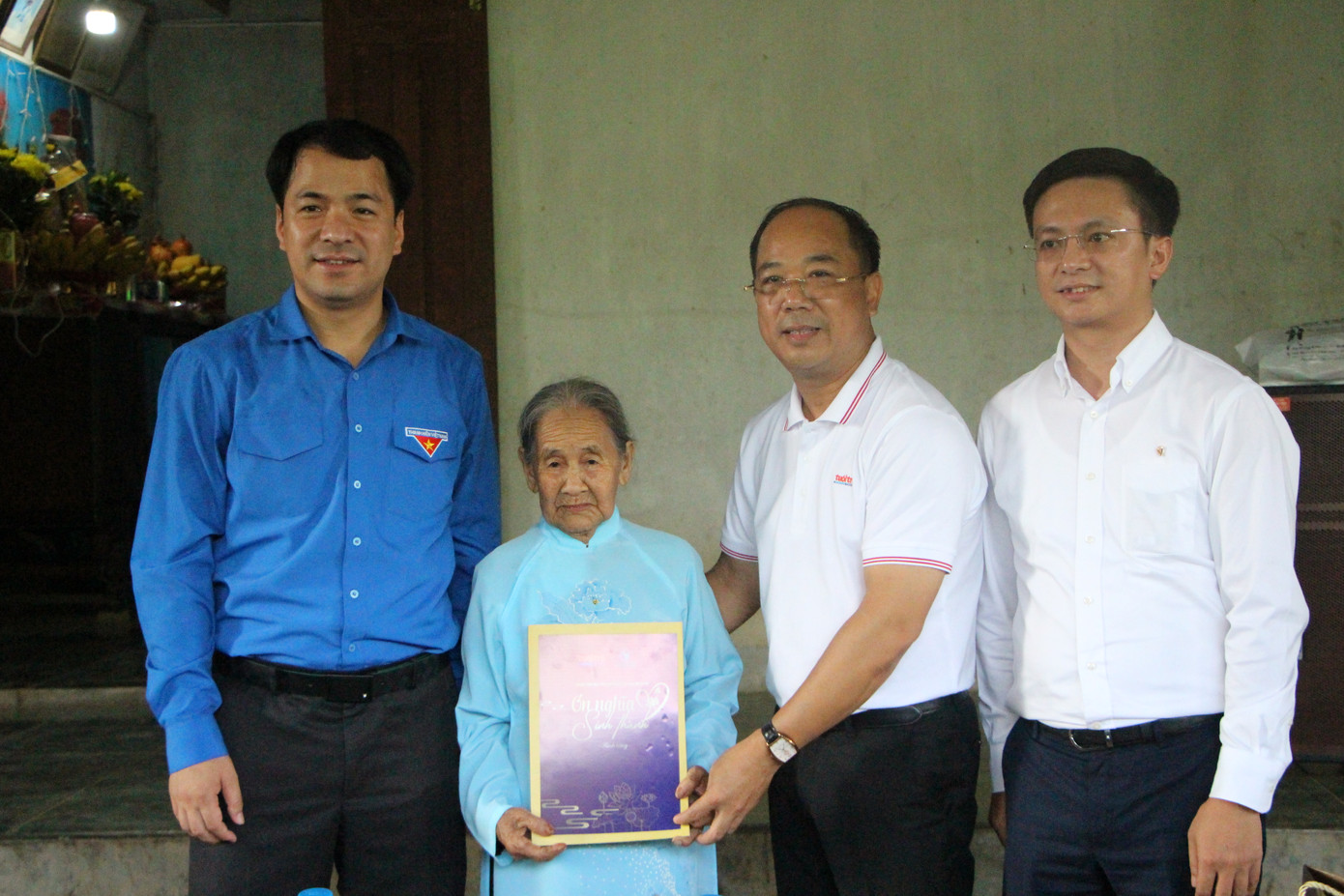 Chúc Mẹ Việt Nam anh hùng Phạm Thị Yết luôn mạnh khỏe. Chúc Mẹ Việt Nam anh hùng Phạm Thị Yết luôn mạnh khỏe.