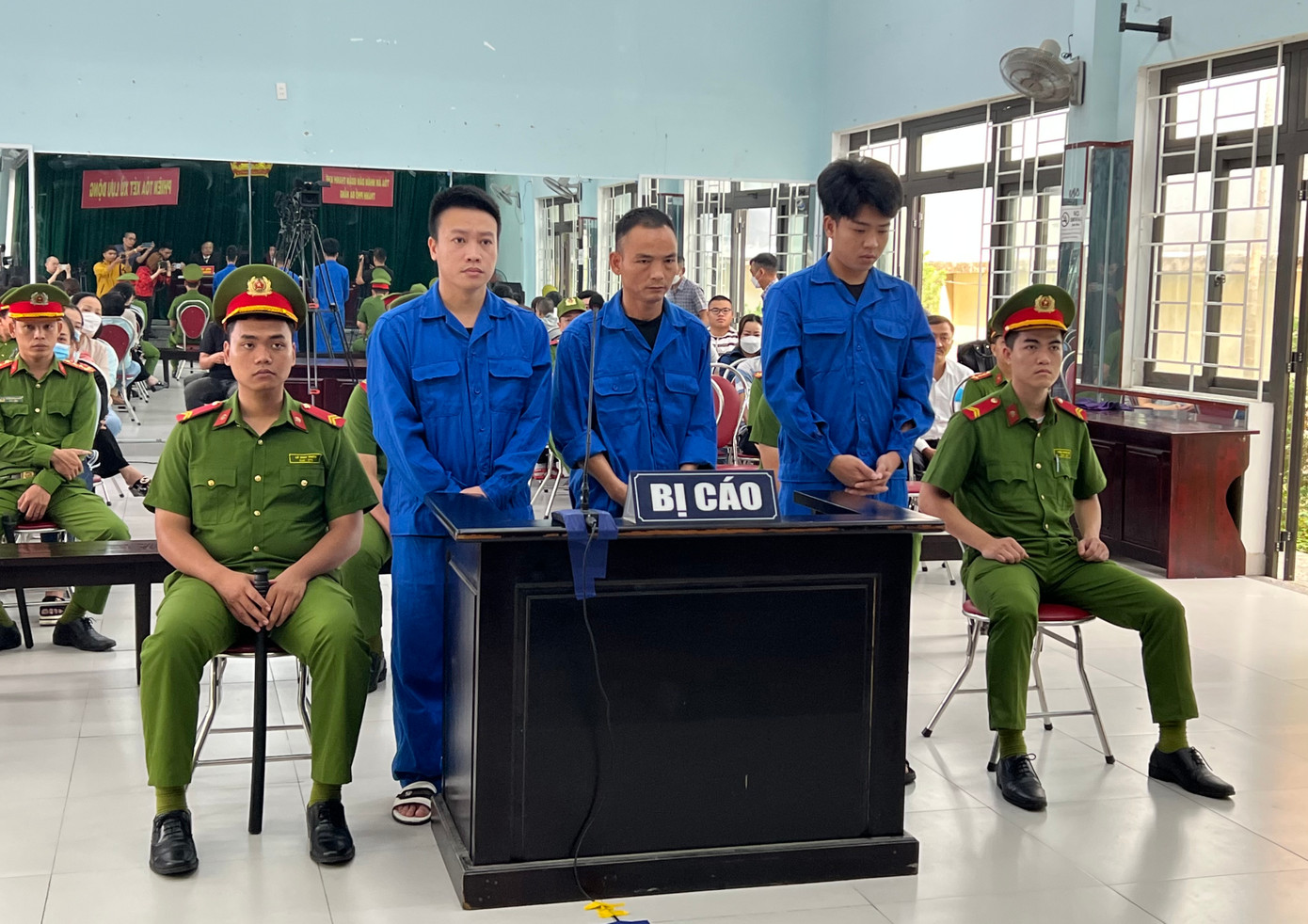 Ba bị cáo trước tòa. Ảnh: Thái Lâm. Ba bị cáo trước tòa. Ảnh: Thái Lâm.