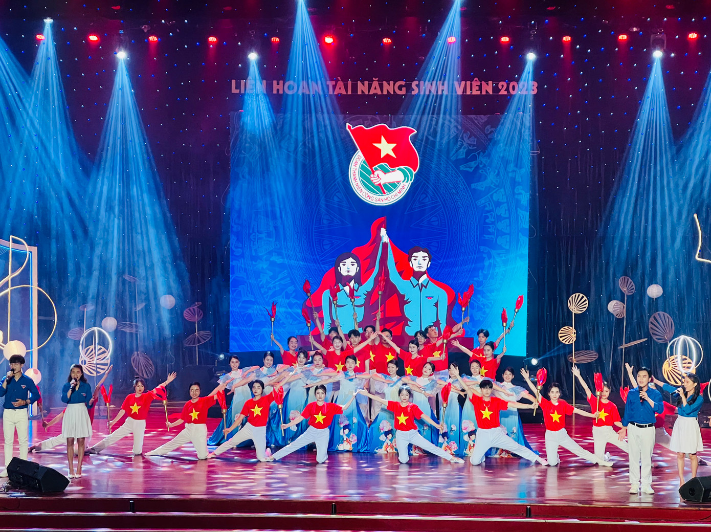 Liên hoan là sân chơi dành cho các bạn sinh viên ĐH Đà Nẵng. Ảnh: Thái Lâm. Liên hoan là sân chơi dành cho các bạn sinh viên ĐH Đà Nẵng. Ảnh: Thái Lâm.