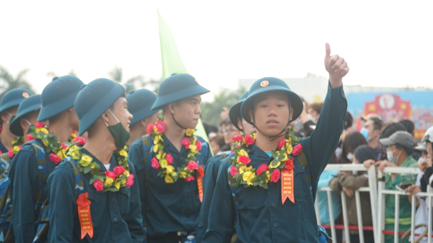 Theo Bộ Chỉ huy Quân sự thành phố, năm nay, các thanh niên chủ yếu tuổi đời 18-27 tuổi. Trong đó, sức khỏe loại 1 có 76 công dân (chiếm 7,5%), sức khỏe loại 2 có 375 công dân (chiếm 37,1%); có 654 công dân tốt nghiệp THPT (chiếm 64,6%); 161 công dân trình độ trung cấp, cao đẳng, đại học (chiếm 15,9%); 1 đảng viên và 5 cán bộ, công nhân viên.
