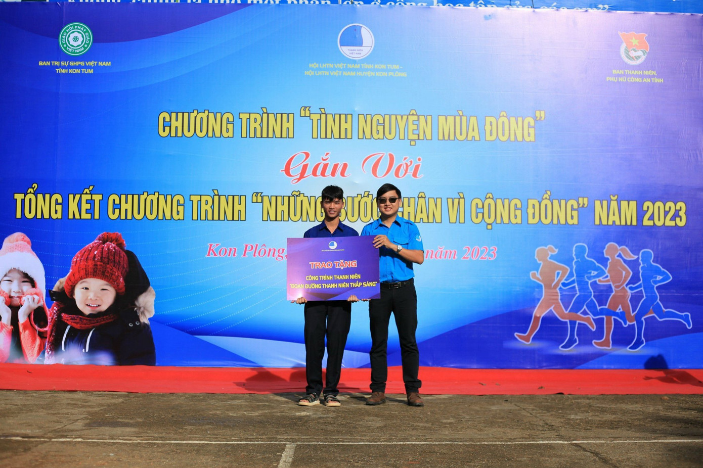 BTC đã thực hiện các công trình ý nghĩa, thiết thực và phần việc cụ thể như trao tặng công trình thanh niên “Đoạn đường thanh niên thắp sáng” và công trình Vườn hoa thanh niên tại trường PTTH DTNT huyện Kon Plông.