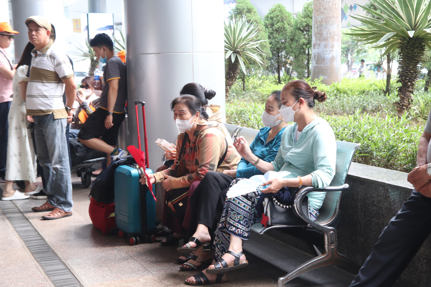 Theo Cảng hàng không quốc tế Đà Nẵng, từ ngày 28/4-4/5, sân bay quốc tế Đà Nẵng dự kiến đón 1.573 chuyến bay cất và hạ cánh (786 chuyến hạ cánh và 787 chuyến cất cánh).