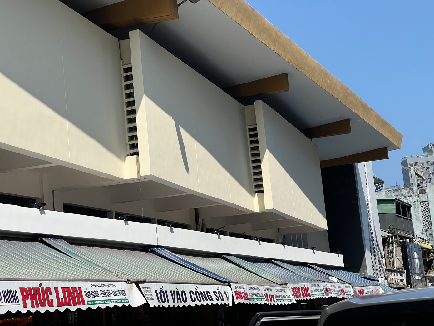 Theo Ban quản lý chợ Hàn, đơn vị đã nhiều lần cải tạo, sửa chữa qua các năm, tuy nhiên kinh phí hàng năm không lớn, không quá 500 triệu đồng. Hiện lần sửa này mang quy mô lớn, nâng cấp, đảm bảo chất lượng cơ sở trong hàng chục năm tới. Theo Ban quản lý chợ Hàn, đơn vị đã nhiều lần cải tạo, sửa chữa qua các năm, tuy nhiên kinh phí hàng năm không lớn, không quá 500 triệu đồng. Hiện lần sửa này mang quy mô lớn, nâng cấp, đảm bảo chất lượng cơ sở trong hàng chục năm tới.