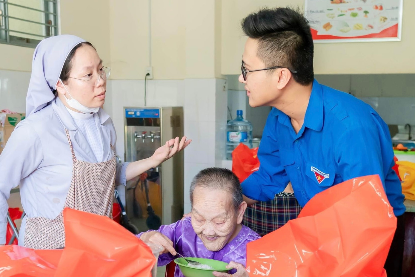 Theo anh Văn Công Vũ, Phó Bí thư Đoàn trường ĐH Kinh tế Đà Nẵng, thông qua các hoạt động này, các bạn đoàn viên thanh niên đã thể hiện được vai trò, trách nhiệm xã hội của thanh niên, góp phần xây dựng hình mẫu thanh niên thời kỳ mới với "Tâm trong, trí sáng, hoài bão lớn".