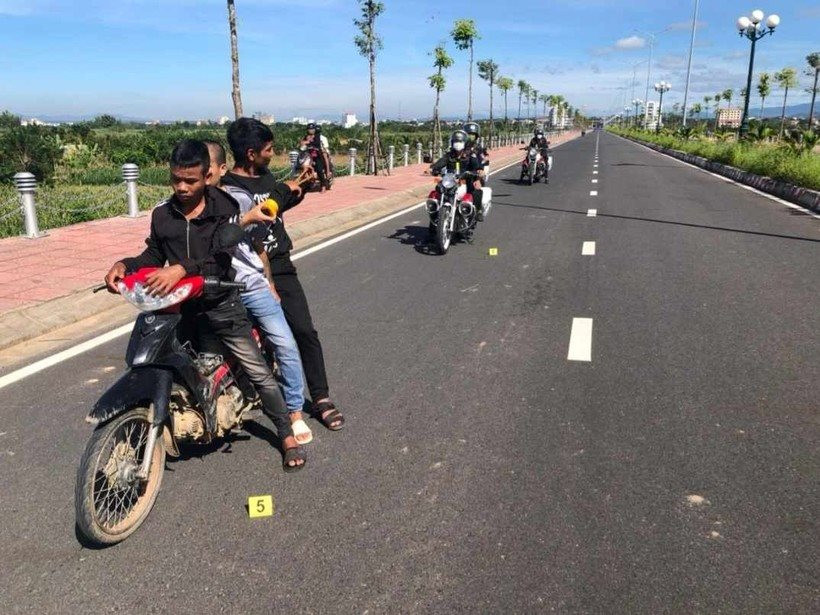 Lực lượng chức năng dựng lại hiện trường. Ảnh: Công an cung cấp