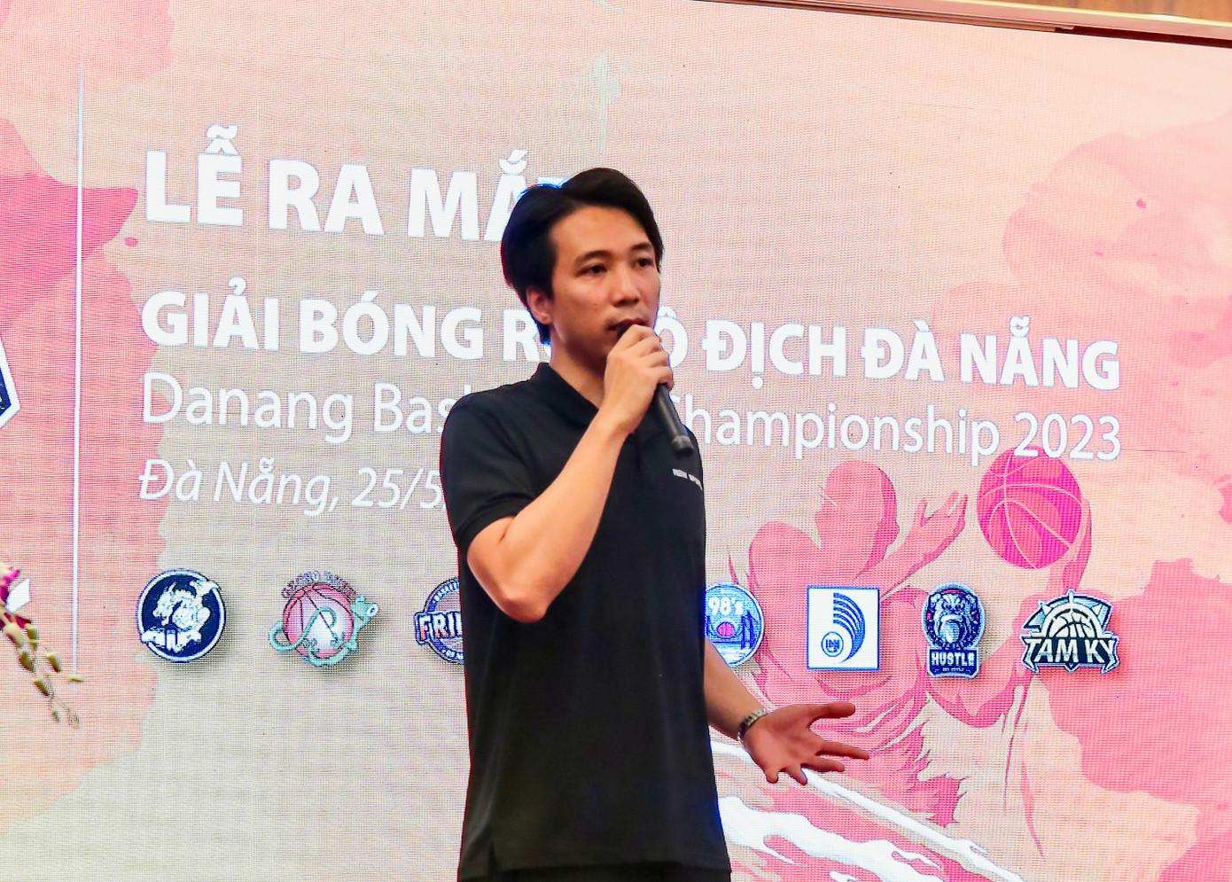 Anh Tô Duy - Trưởng BTC giải phát biểu ý tại buổi ra mắt. Ảnh: Thái Lâm.