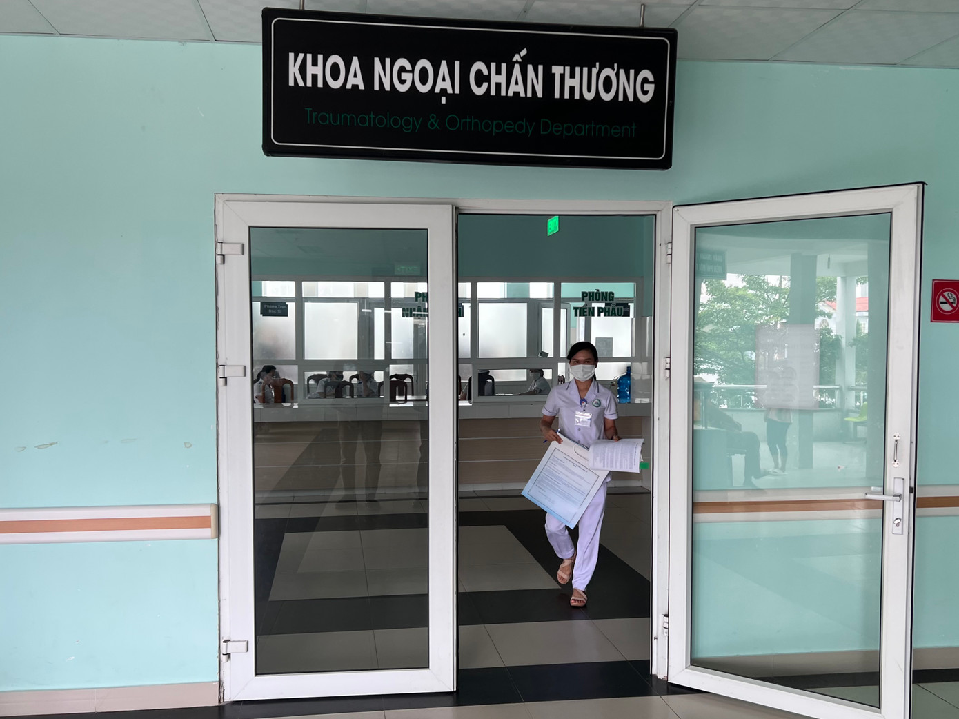 Hiện 2 bệnh nhân vẫn đang tích cực điều trị ở Khoa Hồi sức tích cực và Chống độc. Ảnh: Thái Lâm Hiện 2 bệnh nhân vẫn đang tích cực điều trị ở Khoa Hồi sức tích cực và Chống độc. Ảnh: Thái Lâm