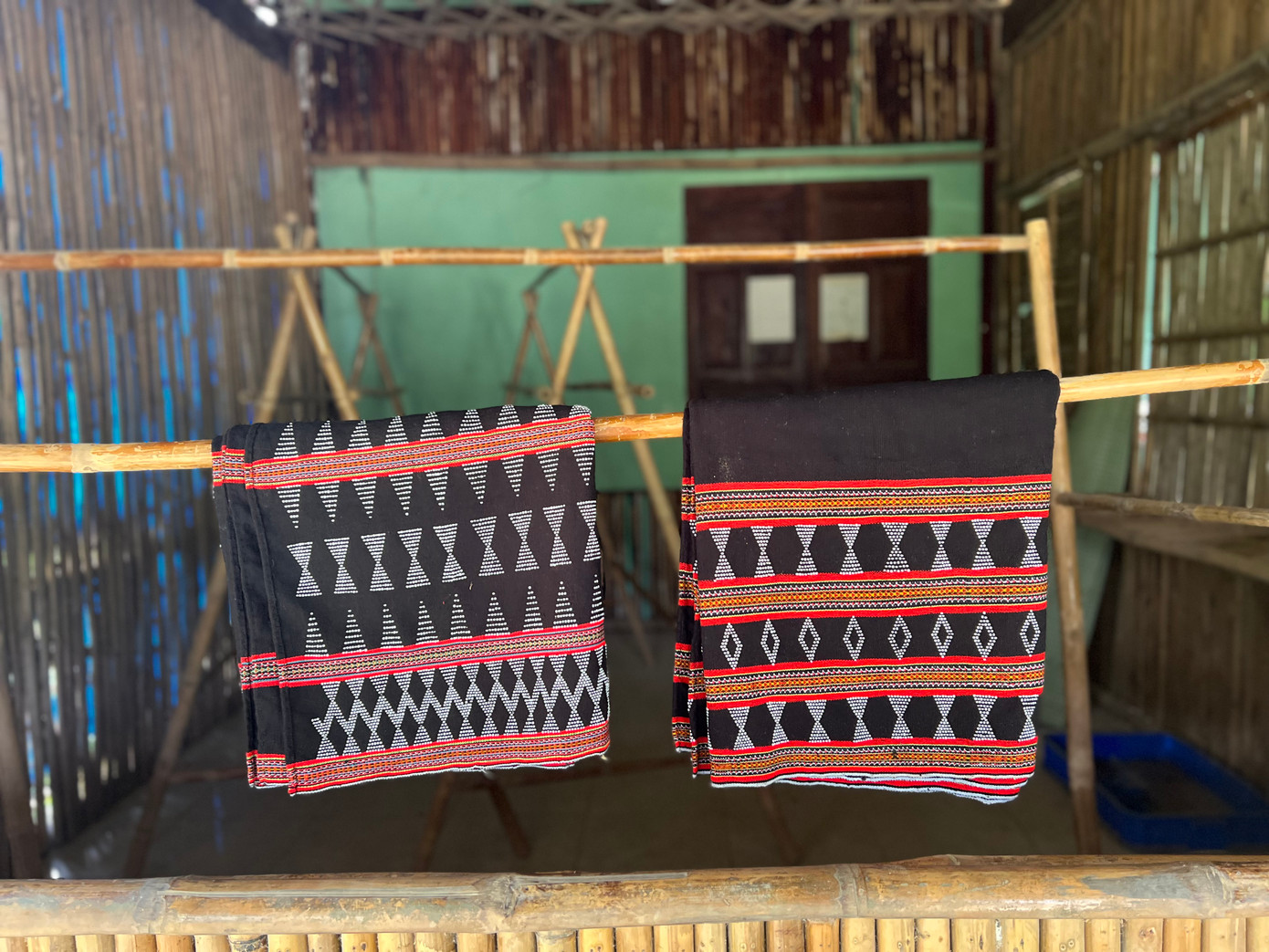 Theo Chủ tịch huyện Đông Giang, địa phương đã lên kế hoạch cụ thể, đề ra nhiệm vụ, giải pháp cho giai đoạn 2022-2025 để khôi phục và phát triển các làng nghề, ngành nghề thủ công, thủ công mỹ nghệ truyền thống.