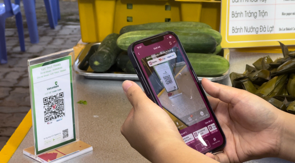 Tại chợ đêm An Thượng, 100% các tiểu thương đều có tài khoản ngân hàng và mã QR để khách hàng thuận tiện thanh toán không dùng tiền mặt.