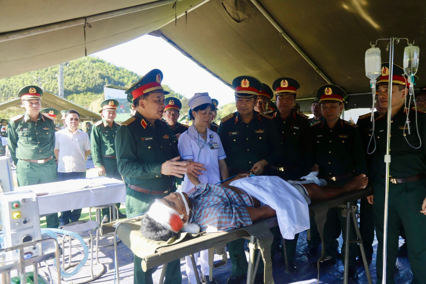 Trong tình huống nạn nhân về đông và dồn dập, khu vực phân loại được tổ chức làm 3 kíp.