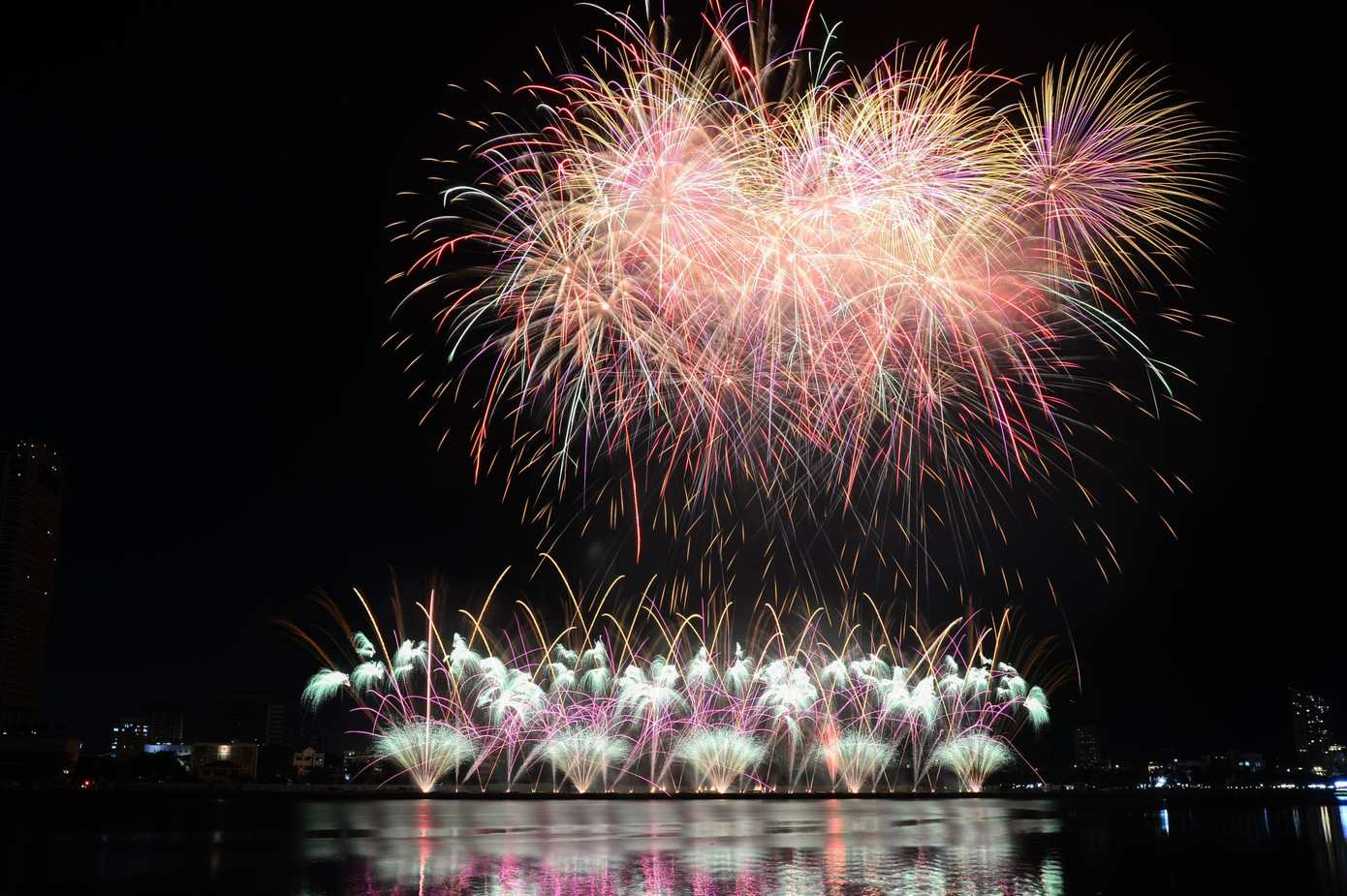 Đội Pháp gần như làm “nổ tung” khán đài khi chọn ca khúc Bay của Thu Minh.