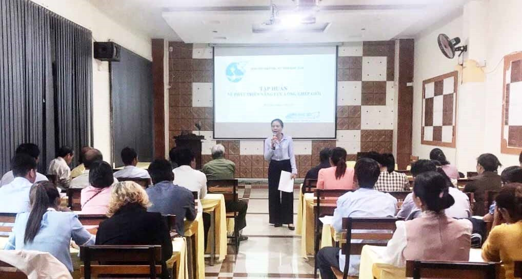 Hội LHPN tỉnh Kon Tum tổ chức lớp tập huấn cho cán bộ Hội, già làng, trưởng thôn và Người có uy tín