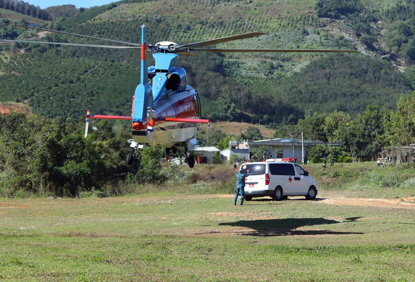 Phi đội máy bay trực thăng Binh đoàn 18, Bộ Quốc phòng Việt Nam tham gia diễn tập.