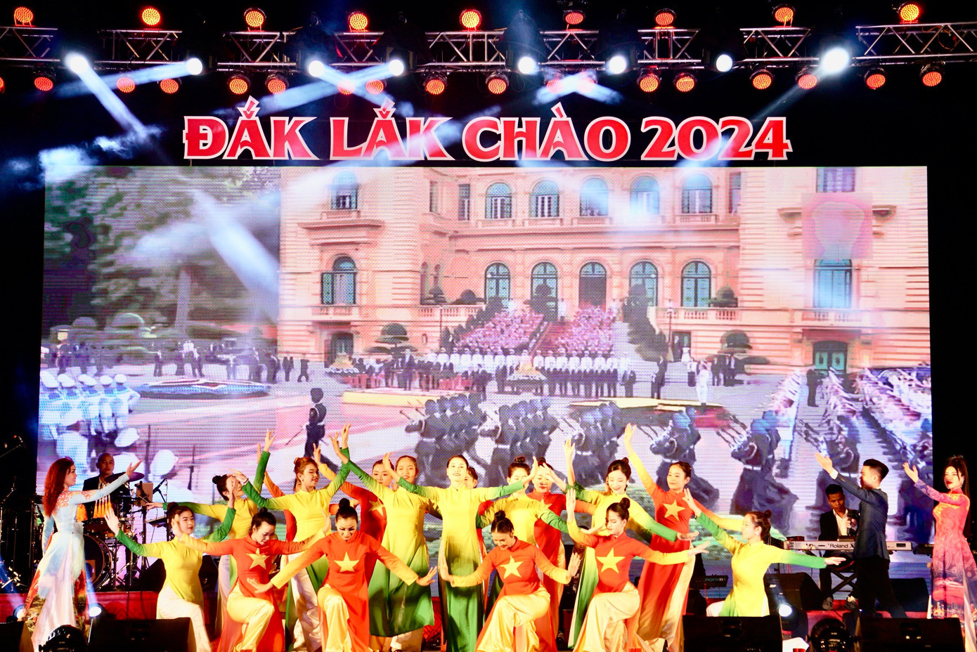 Các tiết mục văn nghệ trình diễn công phu tại chương trình Đắk Lắk chào đón năm mới.