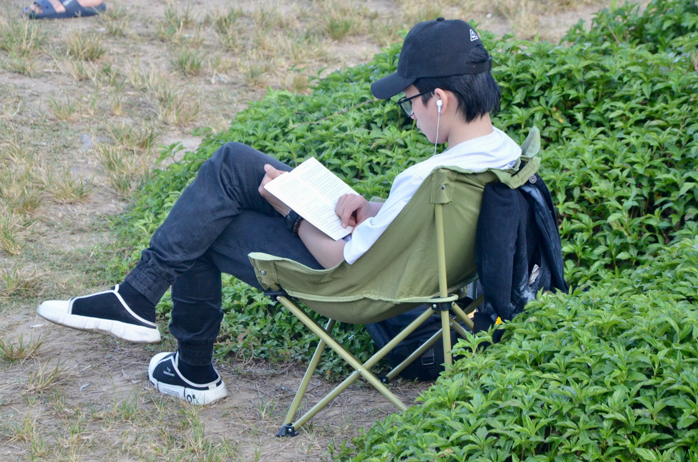 Theo ông Phan Minh Hải, Phó Ban Quản lý bán đảo Sơn Trà các bãi biển Đà Nẵng, trong dịp lễ này, hằng ngày bán đảo đón hàng nghìn lượt khách tới tham quan. "Để tránh tình trạng xả rác, cháy rừng và các trường hợp ngoài ý muốn, trong những ngày qua, đơn vị đã huy động 100% nhân viên túc trực tại các địa điểm có đông khách tham quan, người dân hóng mát ở bán đảo Sơn Trà" ông Hải nói.