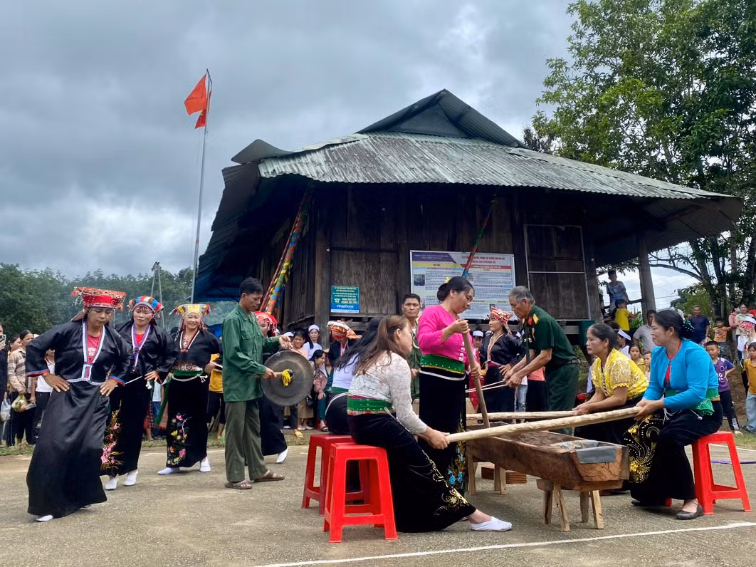 Đây cũng là dịp để con cháu, anh em trong dòng tộc cùng quây quần, sum họp bên nhau
