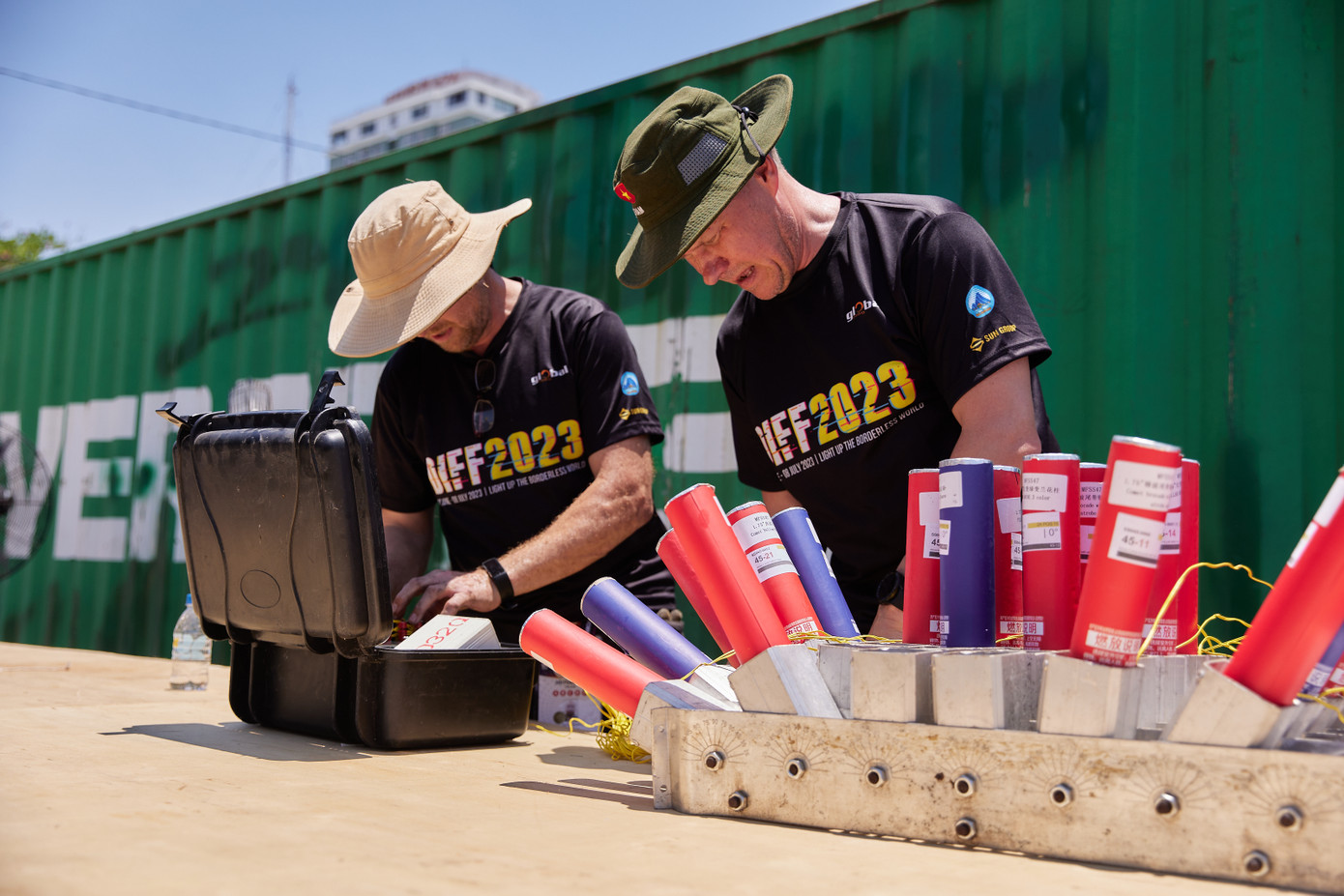 Để chuẩn bị cho màn trình diễn, các thành viên trong đội Phần Lan đã có mặt tại Đà Nẵng vào ngày 26/5 với quyết tâm cao, lựa chọn kỹ thuật bắn hiện đại.