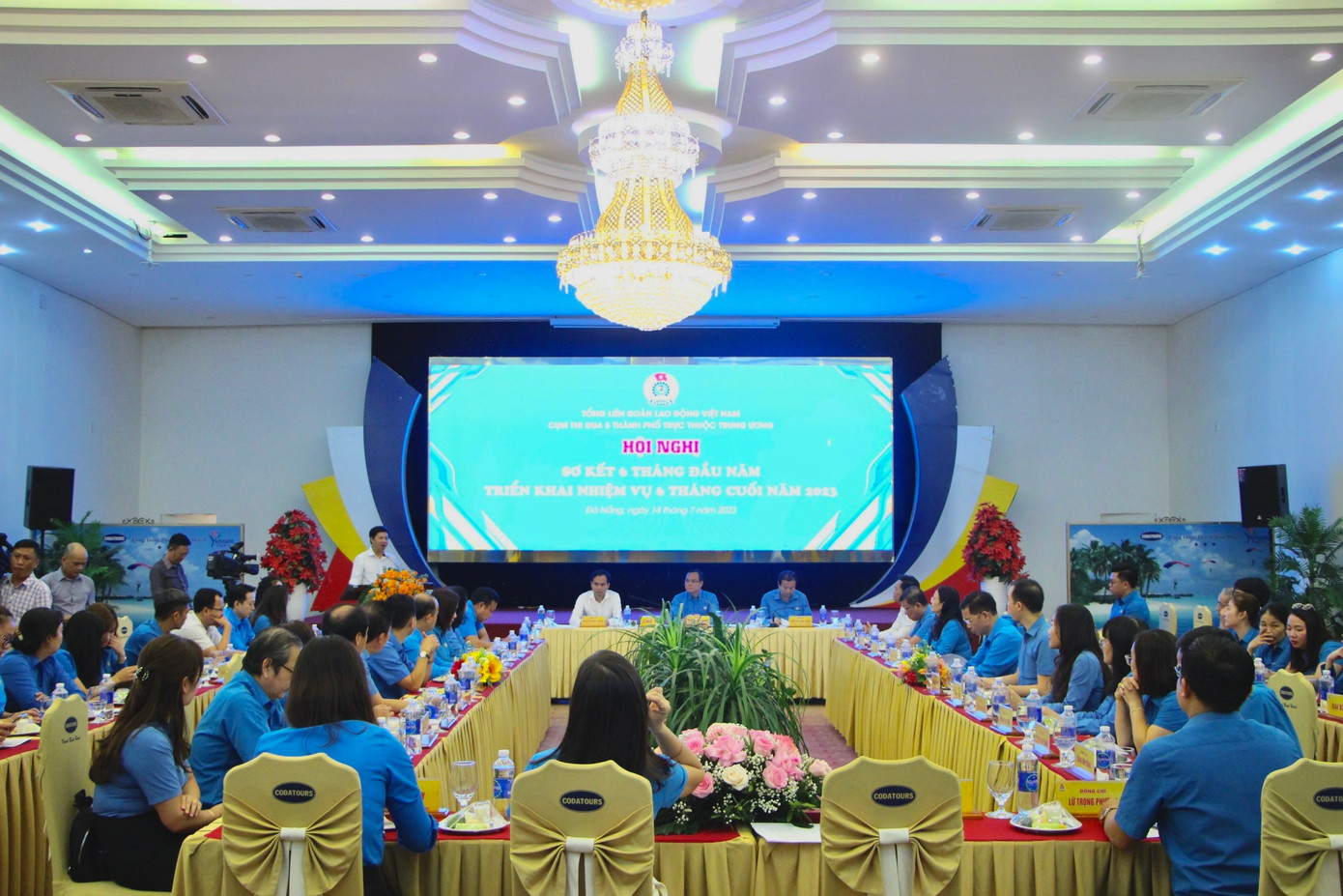 Toàn cảnh hội nghị sơ kết Cụm thi đua Liên đoàn Lao động 5 thành phố trực thuộc Trung ương (Ảnh: Thái Lâm). Toàn cảnh hội nghị sơ kết Cụm thi đua Liên đoàn Lao động 5 thành phố trực thuộc Trung ương (Ảnh: Thái Lâm).