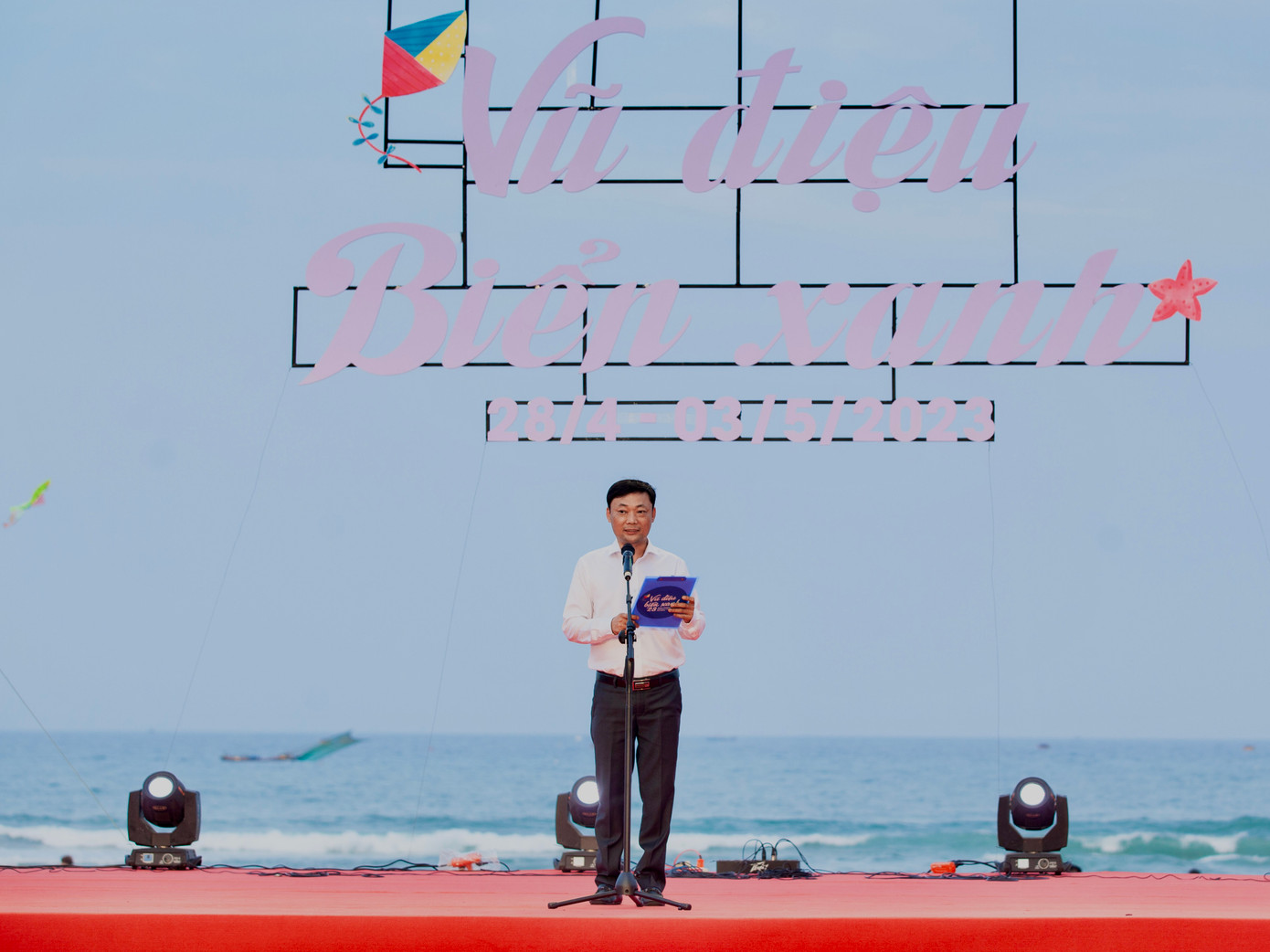 Phát biểu khai mạc, ông Nguyễn Đức Vũ, Trưởng ban quản lý bán đảo Sơn Trà và các bãi biển Đà Nẵng hứa hẹn mùa du lịch năm nay sẽ khởi sắc và đầy hy vọng với nhiều hoạt động hấp dẫn, với mong muốn mang đến cho người dân, du khách những trải nghiệm đáng nhớ tại bán đảo Sơn Trà – Lá phổi xanh của thành phố và không gian biển Đà Nẵng đầy sôi động với biển xanh, cát trắng và nắng vàng.