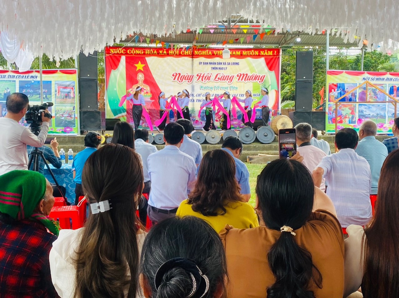 Hàng trăm người tham gia ngày hội làng Mường