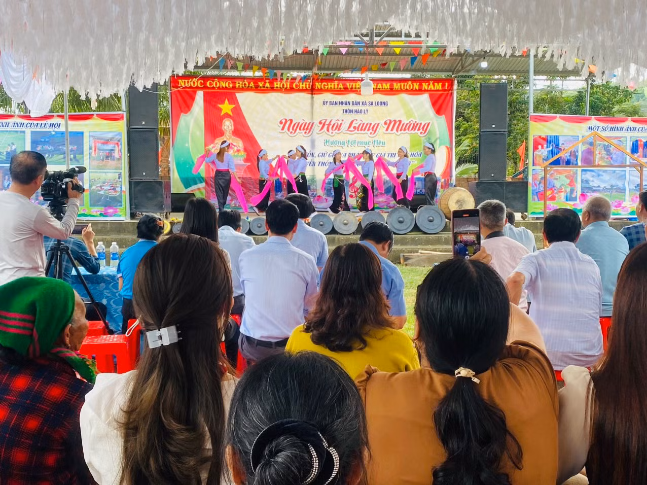 Hàng trăm người tham gia ngày hội làng Mường