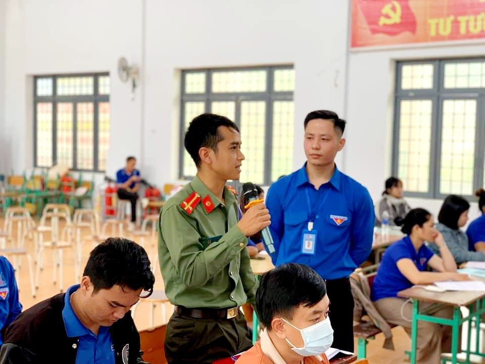 Các đại biểu thảo luận tại hội nghị