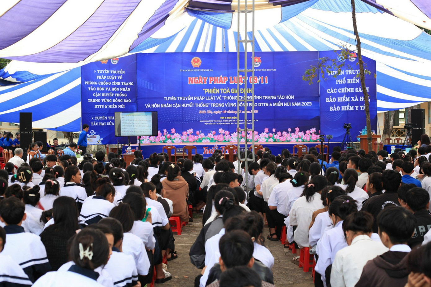 Hàng trăm em học sinh là ĐVTN tham gia hoạt động