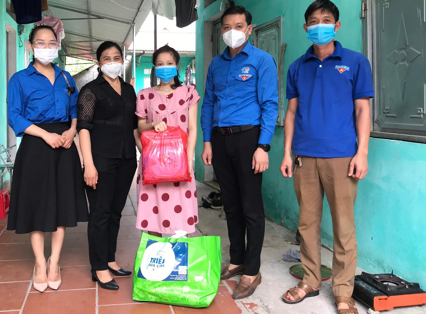 Chương trình "Triệu bữa cơm" trao các suất quà tại Bắc Giang Chương trình "Triệu bữa cơm" trao các suất quà tại Bắc Giang