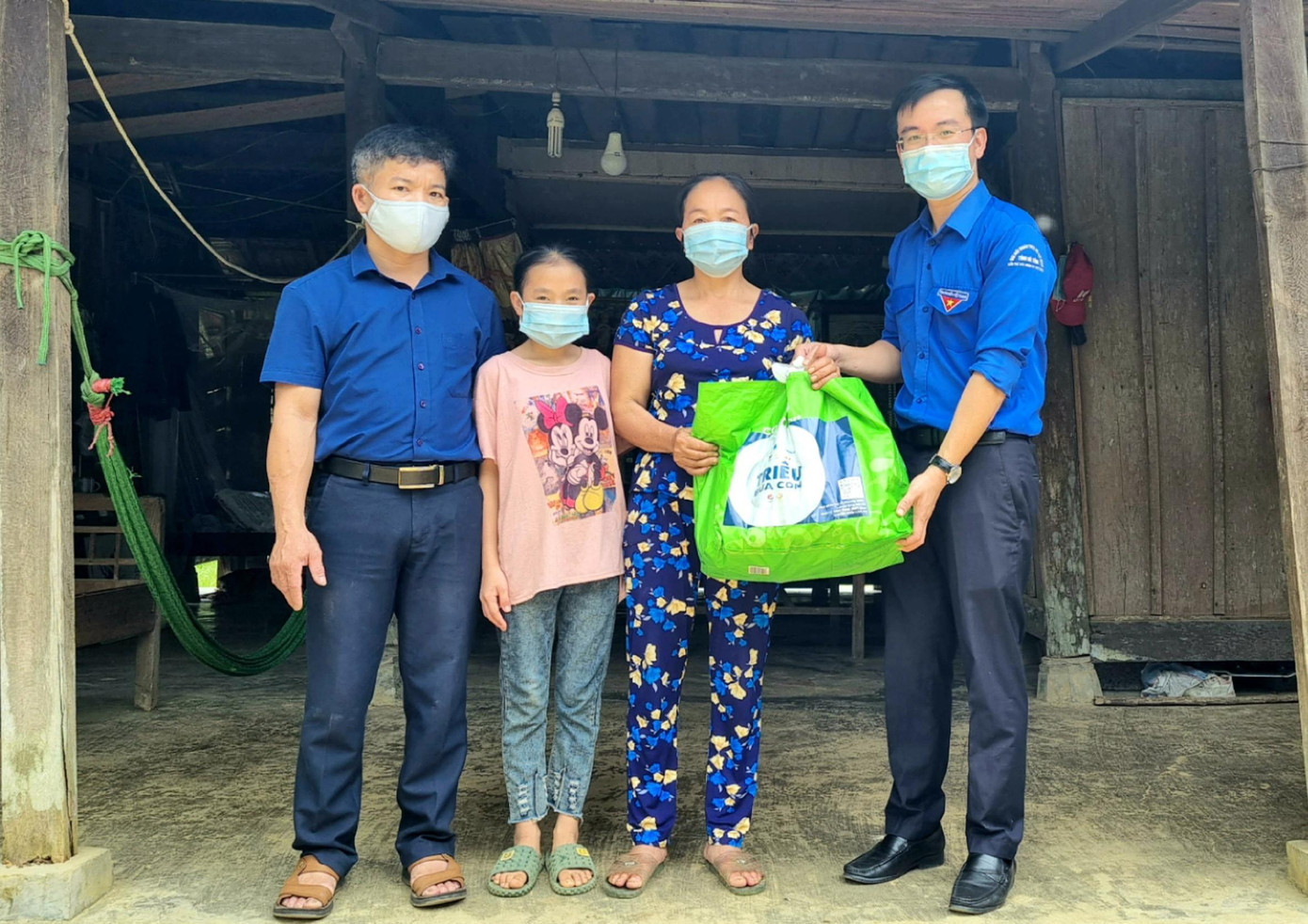 Chương trình trao tặng quà tại Hà Tĩnh Chương trình trao tặng quà tại Hà Tĩnh