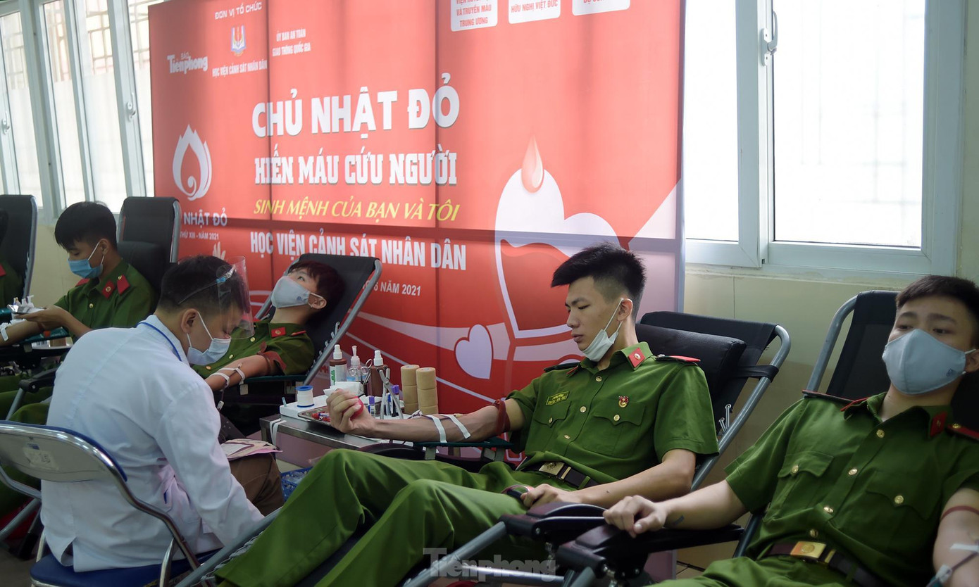 Trước đó, vào tháng 1/2021, trước tình hình khan hiếm máu trong dịp Tết Nguyên đán Tân Sửu 2021, Học viện cũng đã tổ chức một đợt hiến máu tình nguyện với gần 2 nghìn đơn vị máu thu được. Trước đó, vào tháng 1/2021, trước tình hình khan hiếm máu trong dịp Tết Nguyên đán Tân Sửu 2021, Học viện cũng đã tổ chức một đợt hiến máu tình nguyện với gần 2 nghìn đơn vị máu thu được.