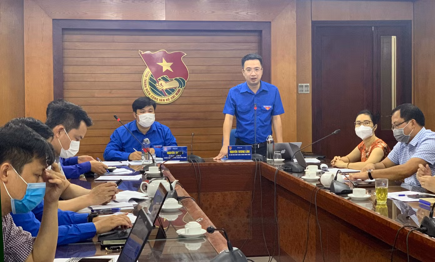 Anh Nguyễn Tường Lâm - Bí thư T.Ư Đoàn, Phó chủ tịch thường trực T.Ư Hội LHTN Việt Nam phát biểu tại hội nghị