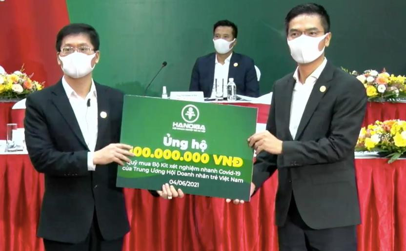 Hội Doanh nghiệp trẻ hà Nội ủng hộ kinh phí mua bộ kit xét nghiệp nhanh COVID-19 Hội Doanh nghiệp trẻ hà Nội ủng hộ kinh phí mua bộ kit xét nghiệp nhanh COVID-19