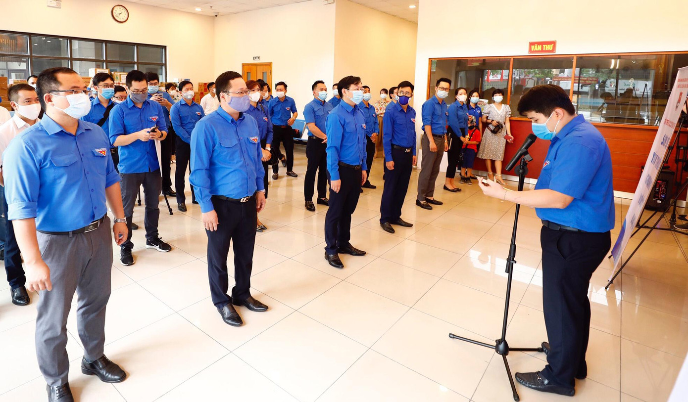 Ngày 5/6, tại Hà Nội, Đoàn Khối các cơ quan Trung ương tổ chức Lễ tiếp nhận và xuất quân hỗ trợ các địa phương bị ảnh hưởng bởi dịch COVID-19.